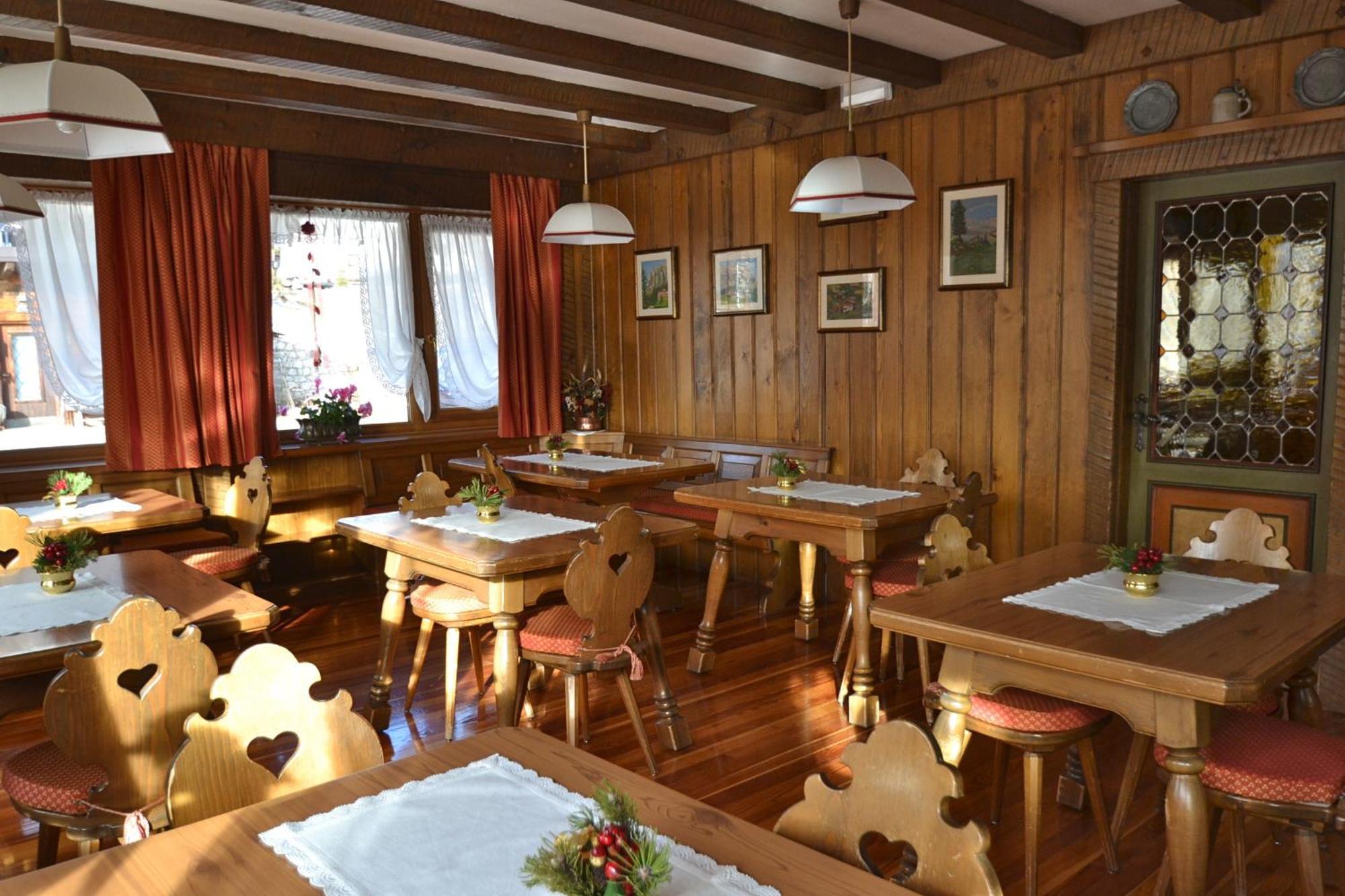 Hotel Villa Nevada Cortina d'Ampezzo Exterior photo