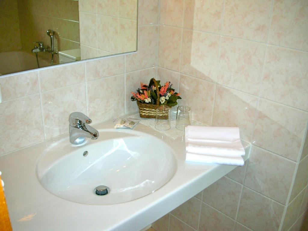 Hotel Villa Nevada Cortina d'Ampezzo Room photo
