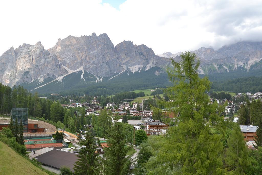 Hotel Villa Nevada Cortina d'Ampezzo Exterior photo